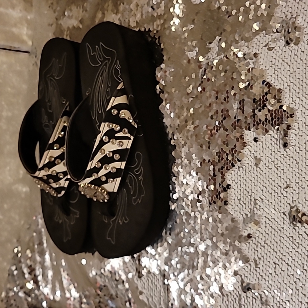 Yellow box flip-flops - Picture 2 of 2